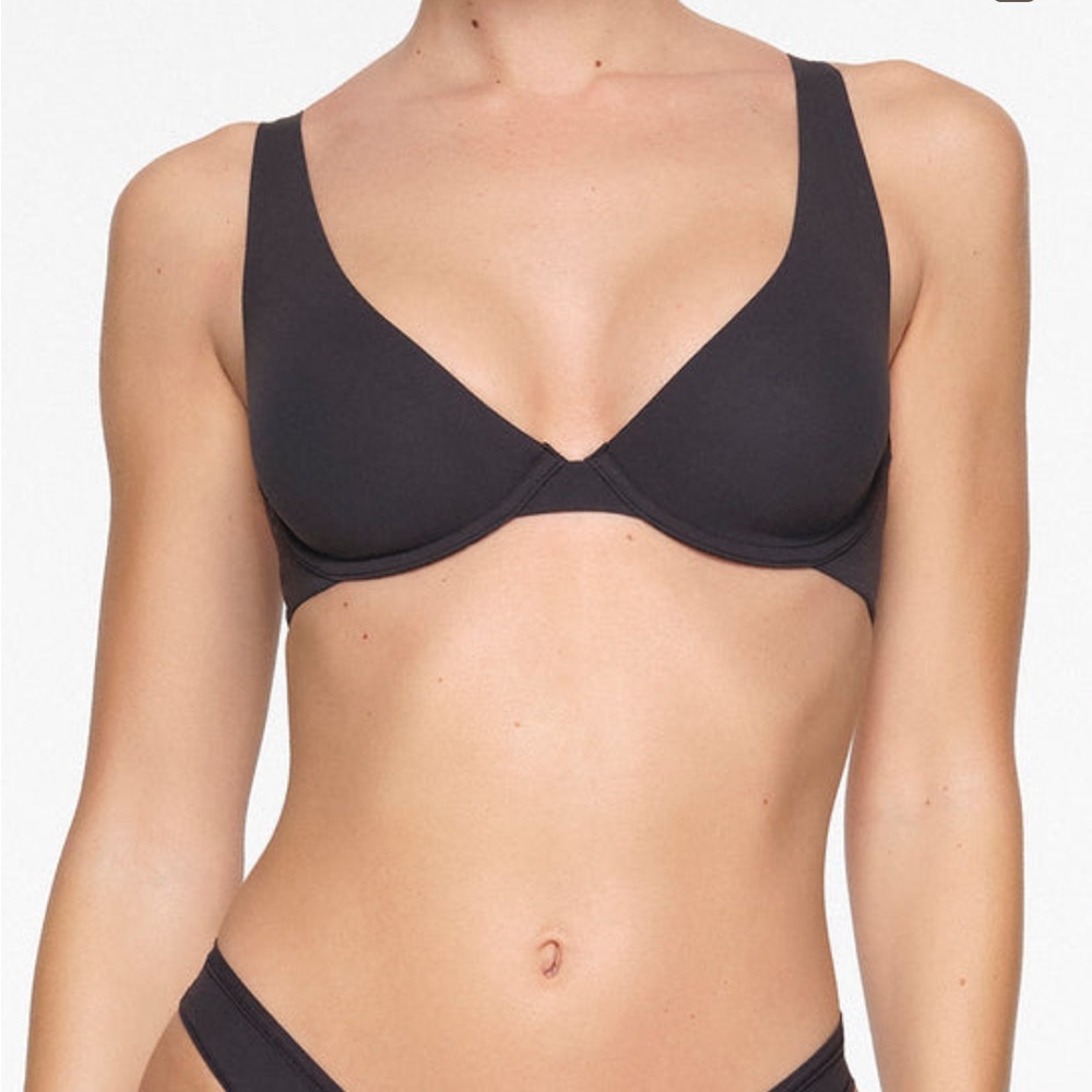 SKIMS NWT Fits Everybody High Apex Plunge Bra 34DD Onyx (SK0025)